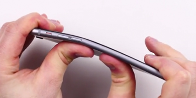 Quejas y burlas por el iPhone 6: se dobla en el bolsillo