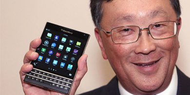 BlackBerry lanza en Colombia Passport, su smartphone cuadrado