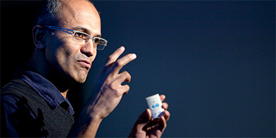 Satya Nadella se suma a la junta de Starbucks