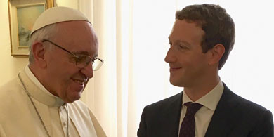 Mark Zuckerberg visit al Papa y le present su avin solar